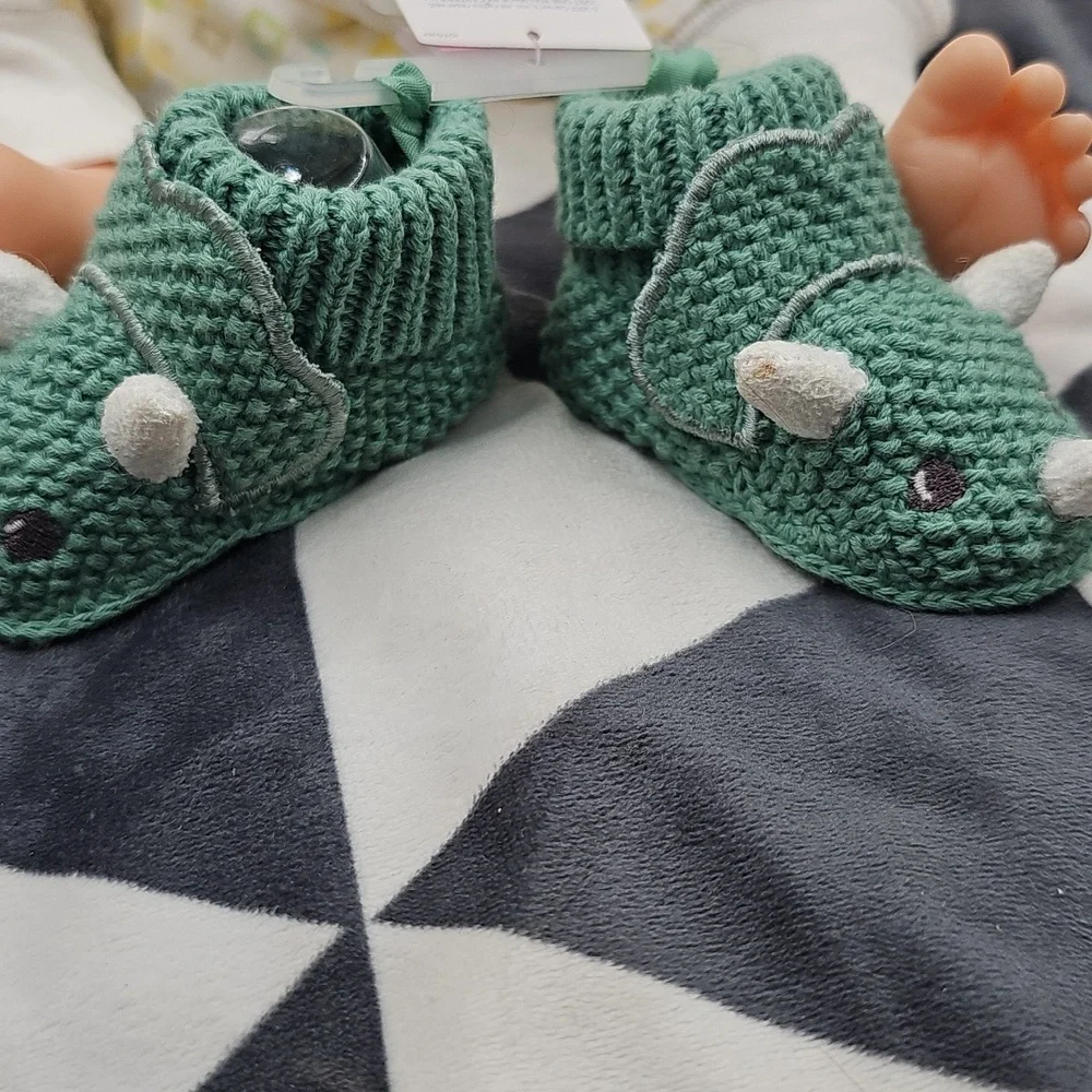 I NWT Newborn Booties Carters Just One You Baby 🦖Green Dinosaur Tricerotop